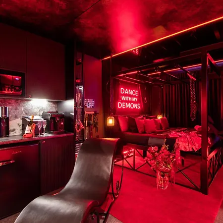 Bdsm Red Velvet Suite- Luxury Adults Only By Atelier Noir, Self Check-in, Ac, Optional Breakfest Apartamento Varsóvia