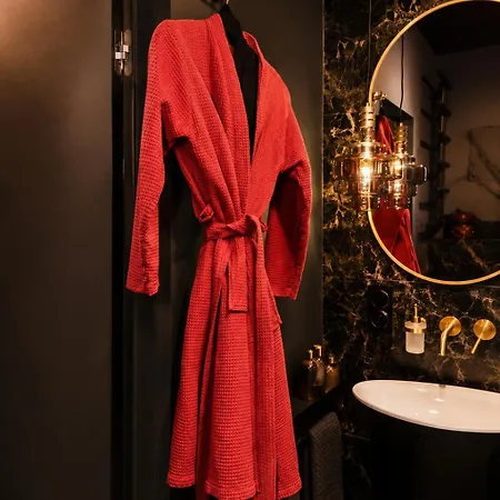 Apartamento Bdsm Red Velvet Suite- Luxury Adults Only By Atelier Noir, Self Check-in, Ac, Optional Breakfest *