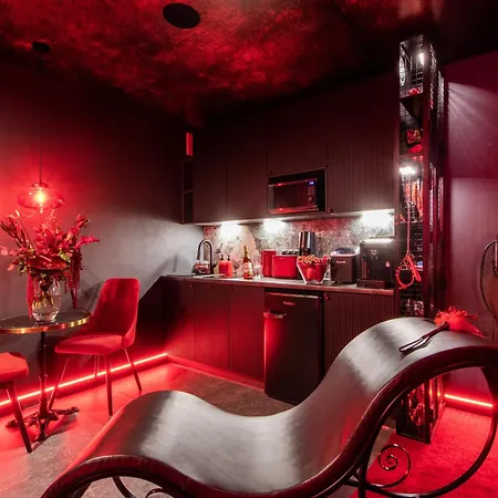 Bdsm Red Velvet Suite- Luxury Adults Only By Atelier Noir, Self Check-in, Ac, Optional Breakfest Apartamento Varsóvia