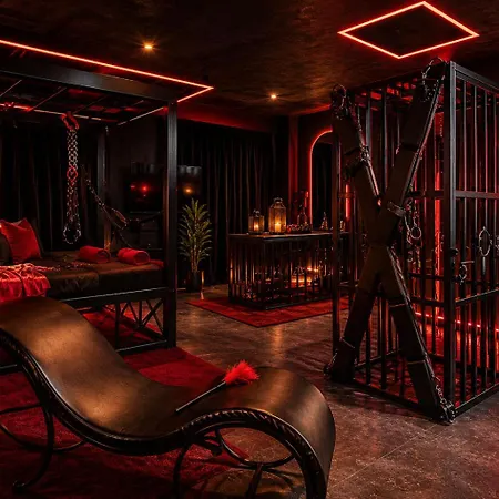 Apartamento Bdsm Red Velvet Suite- Luxury Adults Only By Atelier Noir, Self Check-in, Ac, Optional Breakfest *