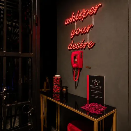 Apartamento Bdsm Red Velvet Suite- Luxury Adults Only By Atelier Noir, Self Check-in, Ac, Optional Breakfest