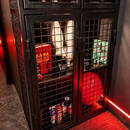 Apartamento Bdsm Red Velvet Suite- Luxury Adults Only By Atelier Noir, Self Check-in, Ac, Optional Breakfest