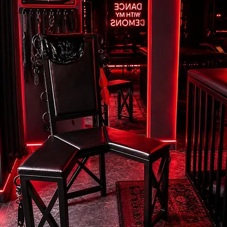 Bdsm Red Velvet Suite- Luxury Adults Only By Atelier Noir, Self Check-in, Ac, Optional Breakfest Apartamento *