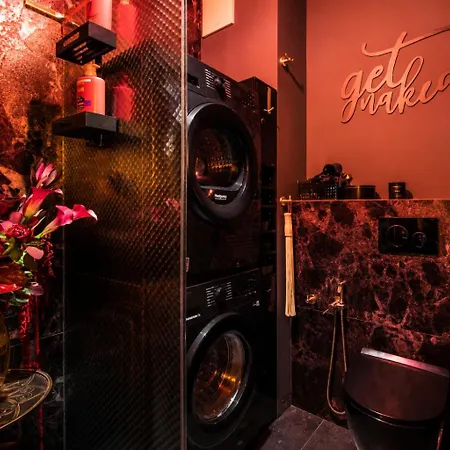 Apartamento Bdsm Red Velvet Suite- Luxury Adults Only By Atelier Noir, Self Check-in, Ac, Optional Breakfest *