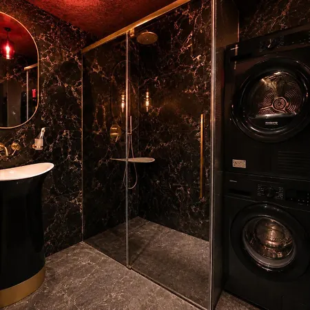 Bdsm Red Velvet Suite- Luxury Adults Only By Atelier Noir, Self Check-in, Ac, Optional Breakfest *