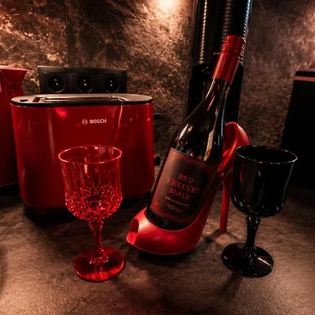 Bdsm Red Velvet Suite- Luxury Adults Only By Atelier Noir, Self Check-in, Ac, Optional Breakfest Apartamento Varsóvia